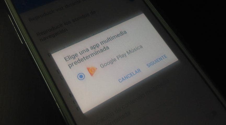 Escuchar musica con Google Maps