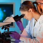 Efectivo tratamiento para cáncer terminal de piel en las manos de investigadores en Boston 4 scientists Matej Kastelic