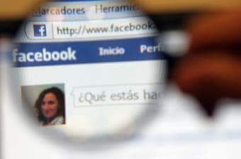 Espiar contactos de Facebook