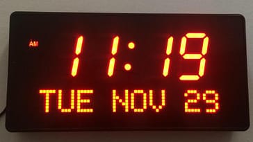 día en barra de tareas